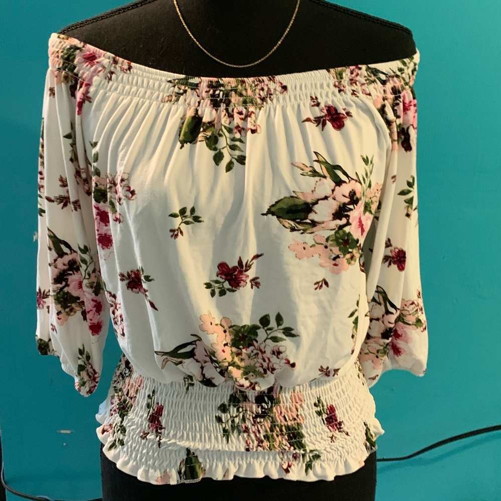 RUE21 floral top